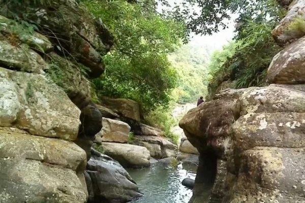 Suối Long Đầu – Thắng cảnh đẹp của huyện Lộc Bình (Lạng Sơn)